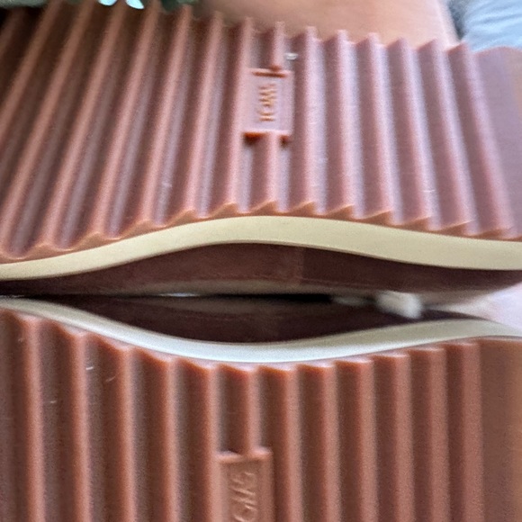 Toms Taupe Faux Fur Winter Boots - Picture 10 of 12